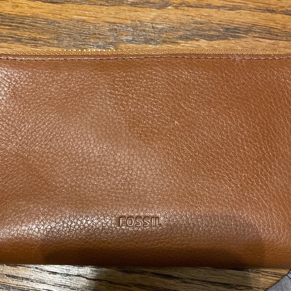 Brown Leather Fossil Wallet - Picture 10 of 10